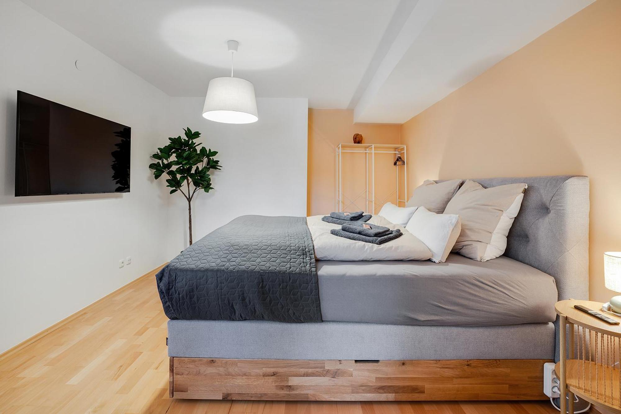 Urban Jungle Design - Historic City Center With Free Parking & Panoramic View By Hero Homes Graz Exterior foto