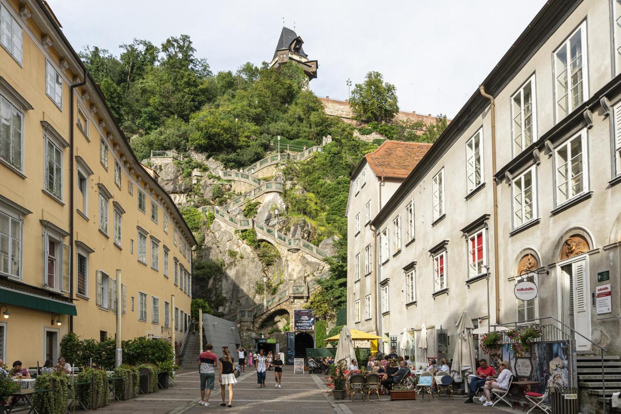 Urban Jungle Design - Historic City Center With Free Parking & Panoramic View By Hero Homes Graz Exterior foto
